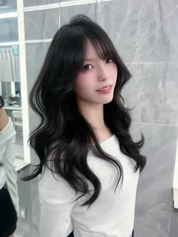 【🩷⚠️本日急募⚠️1月限定‼️🩷】⚠️ロングの方のみ⚠️🖤レイヤーカット＋カラー🖤10代後半​〜​20代の方のみ。