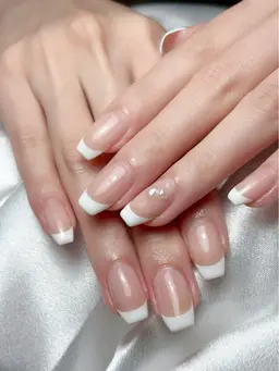 王道フレンチ　ベース自由（ラメ、ガラス、ミラーOK）