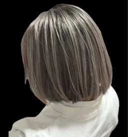 ダブルブリーチ+オンカラー（シャドールーツがメインとなります）※エアータッチ、バレイヤージュは受け付けておりません