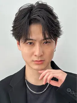 メンズスタイリング(毛流れセンターパート、ナチュラルスタイル)