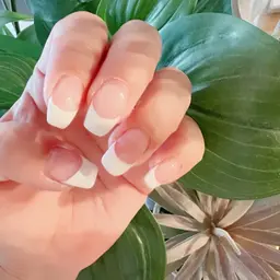 （モデル）白フレンチネイル　オフなし