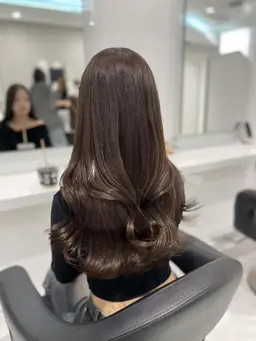 【🌿1回で赤みが気にならない!?🌿】透明感🫧オリーブカラー➕オリジナルトリートメント➕コテ巻き🫧