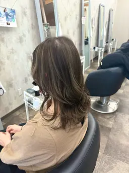 🌻 ハイライトカラー＋シャンプーブロー🫧   (プラス料金でトリートメントもご利用いただけます🌈)