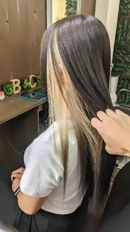 カット＋イヤリングカラー（ブリーチ込み）