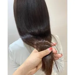 ストレートパーマ/縮毛矯正　気になる癖を落ち着かせてアイドルのようなサラサラヘア🫶　➕簡単なトリートメント