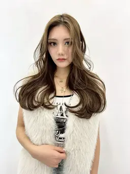 14日限定メニュー✨レイヤーカット➕艶カラー