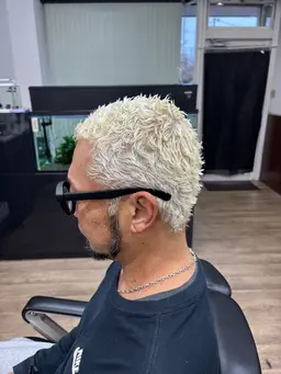 カット＋ブリーチ＋イージーパーマ(イージードリル又はイージーパンク又はイージーボム)