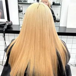 【カットなし】ケアブリーチ🥣💊＋カラー 🖍