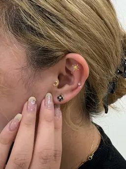 耳ツボジュエリー👂🏻🌙(両耳8個まで)