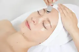 🌟 人気No.1 『毛穴デトックスフェイシャル』✨ 毛穴汚れをケアし、健やかな肌状態へ