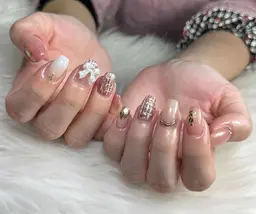 ★【自爪】　持ち込みFREE デザイン10本ア-ト／中-小ス-トン付け放題／パーツ2個まで