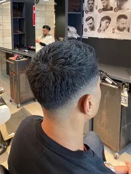 平日限定ヘアカット4400円 フェードカット+550円