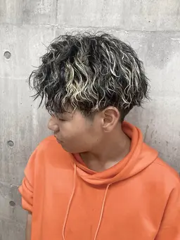 【金メッシュならこれ！】カット＋ツイストスパイラルパーマ＋ハイライト¥15000