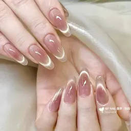 チーク×マグネットフレンチネイル