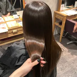 【今話題】✨酸性矯正✨ブリーチ毛もしっかり矯正できます🍀*゜シャンプー、トリートメント「つるりんちょ」使用💗