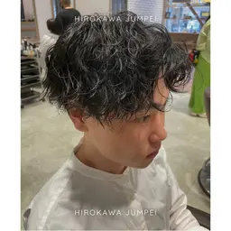 カット+スパイラルパーマ (トレンドっぽい、無造作なスタイル)