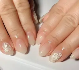 ポイントネイル・アート🎨2本（オフ込）持ち込み🉑