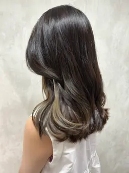 全体カラー＋インナーカラー（ブリーチ込）＋トリートメント＋ロング料金（M/550、L/1100、LL/1650）