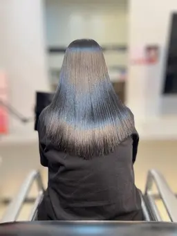 艶サラ縮毛矯正+トリートメント