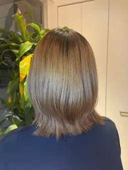 🩶艶カラー+レイヤーカット+トリートメント