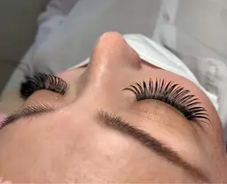 ボリュームラッシュ👁❤️ 《300本まで》