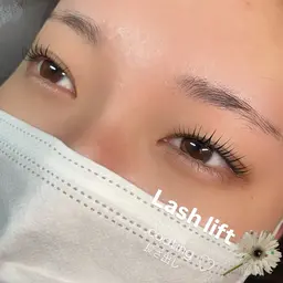 【眉wax脱毛+マツエク100本SET】カラーエクステもプラス1,100円で変更可能です🕊️🎂