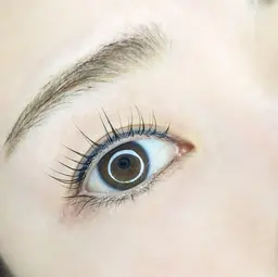 《パリジェンヌラッシュリフト》🩷6600円→4400円/エクステオフ代別途