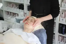 【シワ・たるみ】たるみ毛穴/ほうれい線が気になる方⭐︎小顔マッサージ付き