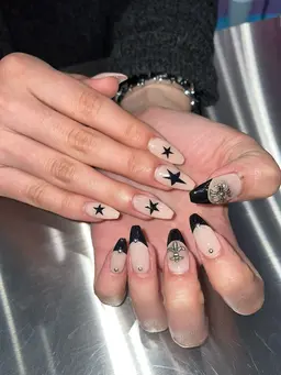 【3月8日14:30​〜​】長さ出し10本➕持ち込みデザイン(オフなし)