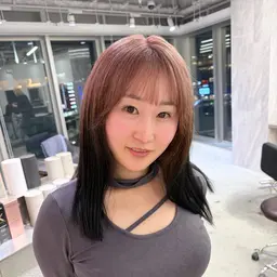 【縮毛矯正・黒染め履歴の方でも叶う】🩵ハイトーンルーツカラー🩵ケアブリーチ使用🪄+うる艶tr🫧🫧