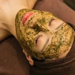 ミニモ限定❤️【剥けないハーブピーリング🌿】✨Reviシミ・美白ケアコース✨お持ち帰り炭酸パックプレゼント🩷