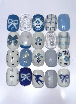 春のブルー定額ネイル⭐️（ソフトジェルオフ +1100  長さ出しオフ+2200)💅