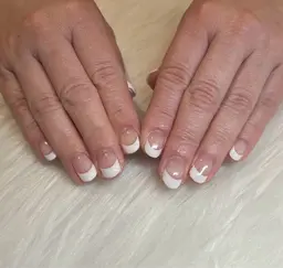 【自店・他店オフ無料】フレンチ🫧甘皮ケア込み※クリアベース