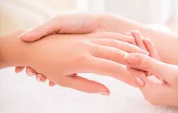 癒されリッチハンドケア💕✨手荒れ、手のシミしわハリなど、手もとの凝り張り、手の疲れや肌悩みに特別高保湿パック付🎀✨✨