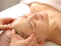 【うるツヤ肌へ】潤艶フェイシャル 初回限定