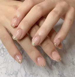 初回ソフトオフ込みフレンチ、自爪を削らずベースワンコート残してのオフで施術 をさせていただきますアセトンは使用致しません