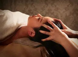 【睡眠導入ドライヘッド×ハンドリフレ】包み込まれる極上リラックス60分★首肩・デコルテまでほぐれる癒し時間