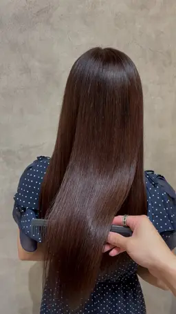 【髪質改善】ミルボンでダメージを徹底補修。驚くほど自然な大人艶ストレート。
