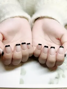 フレンチ（オフ，ケア込み）ベースカラークリア，ベースカラー追加+¥1000