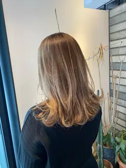 【ケアブリーチ使用】　バレイヤージュ&エアタッチハイライト　13500円