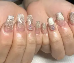 【初回ジェルオフ無料ケア込み】チップ長さだしマグネット/ワンカラー/ラメグラ＋ストーン2本埋め尽くし