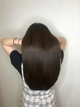 【ナノケア縮毛矯正】気になる癖毛やうねり、広がりにはストレートパーマをする事で解消🫧