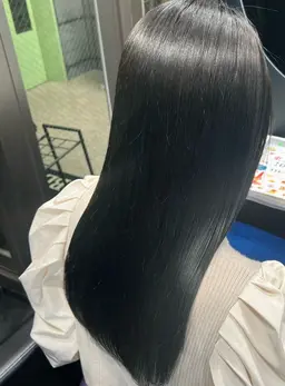 【大注目‼️】髪質改善・アルカリ酸熱トリートメント+カット💇🏽‍♀️💛　￥9500