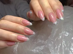 ナチュラルカラーベースにガラスフレンチ(ソフトオフ込み)丁寧な甘皮付き🧚♀️マグネットに変更+1000