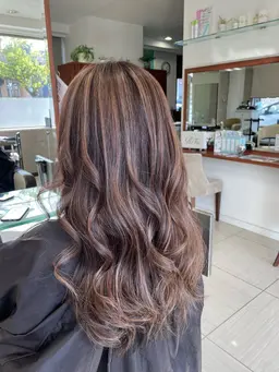 脱白髪染め＋白髪ぼかしハイライト＋2stepトリートメント