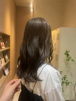 艶カラー+極上アロマヘッドスパ20分🌱お好きなアロマの香りで疲れた身体を癒します♪(ロング料金+550円)