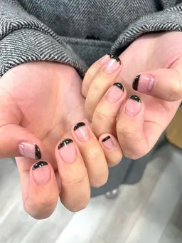 【☆フレンチ(ストレート/斜め)☆】ハンド💅🏻オフ有/パラジェル変更🙆🏻‍♀️🉑〔渋谷店〕