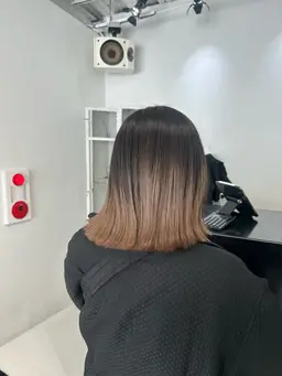 【グラデーションカラー🦜】全頭ブリーチは怖いけどイメチェンしたい方におすすめ✨保湿トリートメント付き！