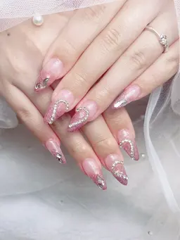 💌チップ長さだし込み➕ハートネイル➕変形ラインストーン12粒あり(1週間無料直し)