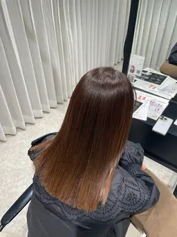 お出かけ前にアイロンでサラサラストレートに✨